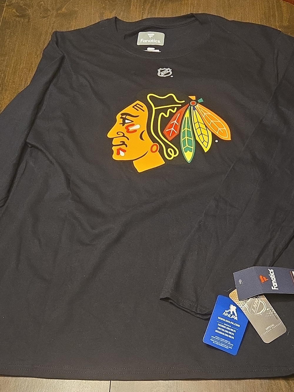 NWT Fanatics NHL Chicago Blackhawks Black Long-Sleeve Logo Shirt
